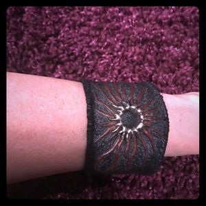 Leather bracelet one of a kind with starburst detail